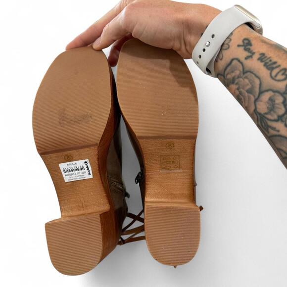 NEW IN BOX Beast Fashion from Buckle boots - Picture 7 of 8